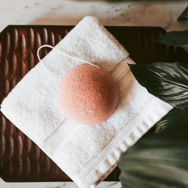 Wholesale Bella Botanicals Konjac Face Sponge- Natural Konjac root is used to make these sponges. Use for gently cleansing and exfoliating skin.