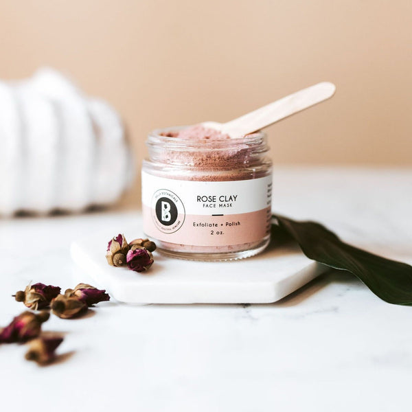 Wholesale Bella Botanicals Rose Clay Face Mask contains white kaolin and rose clay to absorb oil, jojoba pearls to exfoliate, Colloidal oatmeal to nourish and honey powder to hydrate. This combination improves skin texture, minimizes pores and can help manage breakouts.